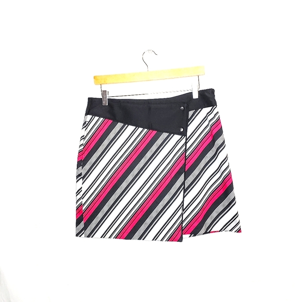 Greg Norman the Shark golf skort. Pink/black stripe. Size 10